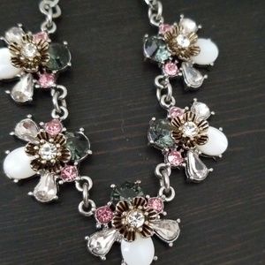 Flower jewel necklace